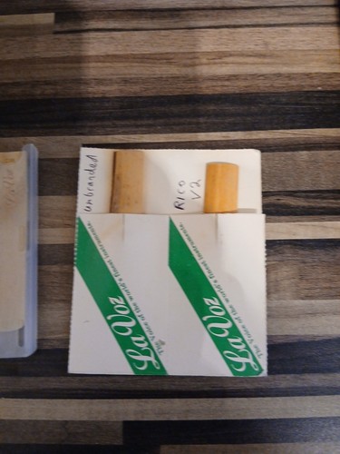 Tenor saxophone reeds - x,